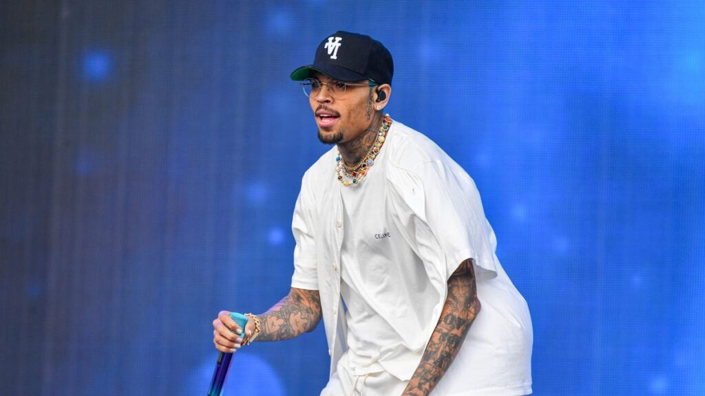 Chris Brown Does “Wall To Wall” Challenge Ahead Of “Breezy Bowl Tour”