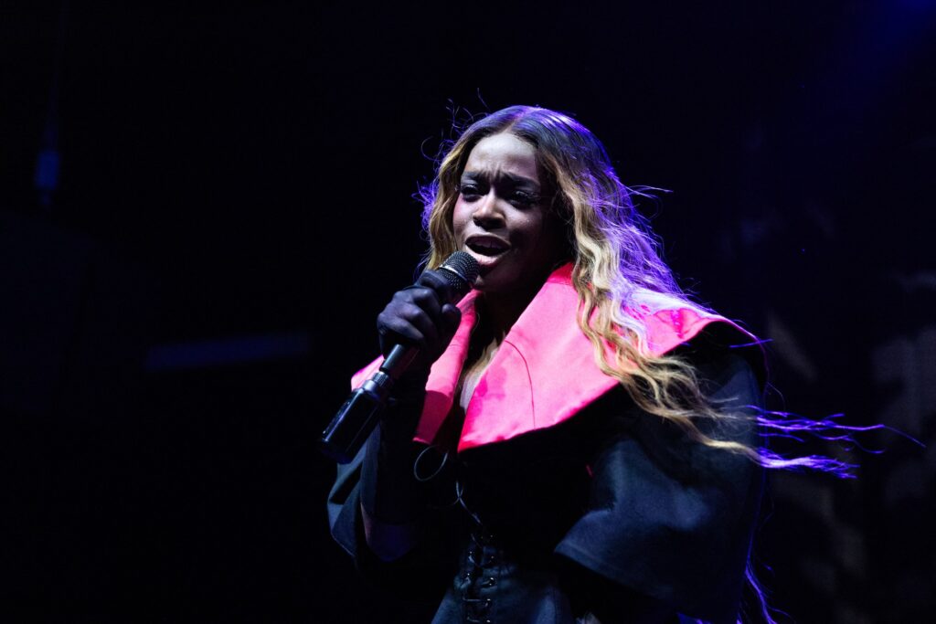 Azealia Banks Claims Conor McGregor Sent Her Explicit DMs