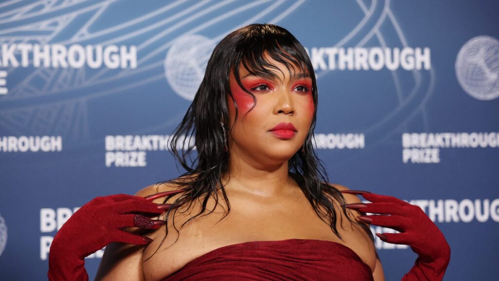 Lizzo Releases ‘MY FACE HURTS FROM SMILING’ Mixtape