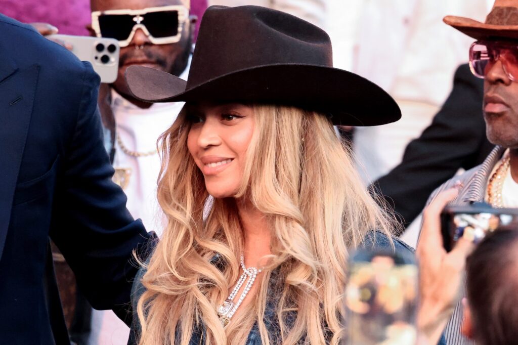 Beyoncé Called Fake By Megyn Kelly In Fashion Ad Comparison