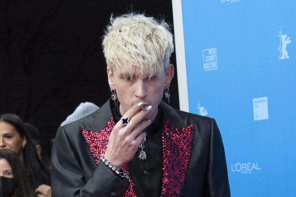 Machine Gun Calls Out Insecure Dudes Hating On Him For No Reason