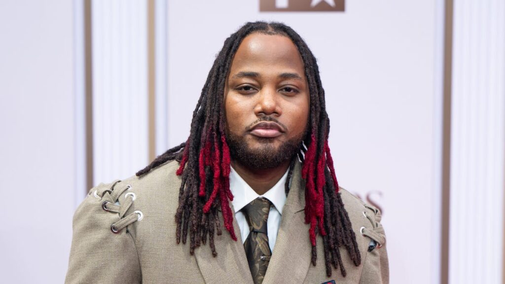 Leon Thomas Celebrates “MUTT” Anniversary With "Tiny Desk" Version