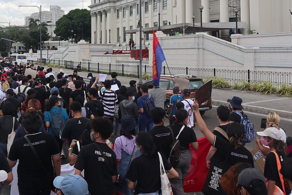 Cops Blame "Hip-Hop Gang" For Manila Anti-Corruption Protest Riots