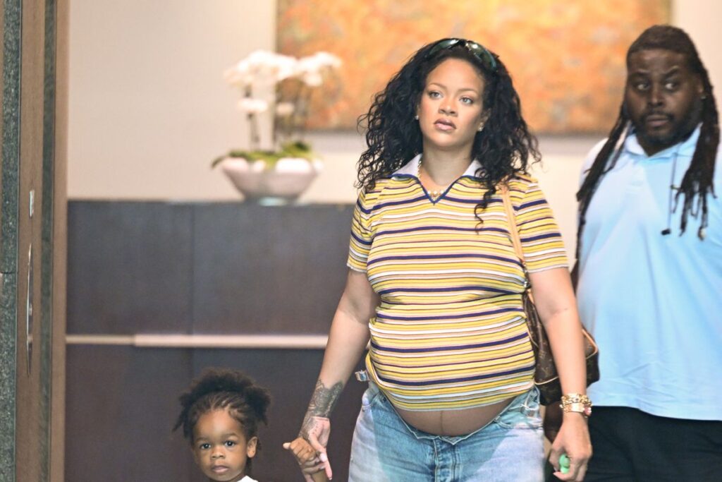 Rihanna Shows Off Her Growing Baby Bump In Los Angeles