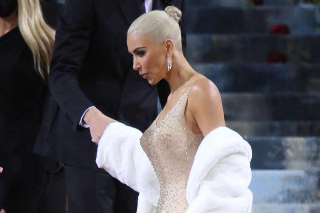 Kim Kardashian Questions Moon Landing:"There's No Gravity On The Moon"