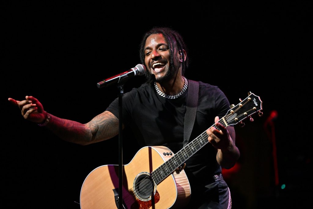 Lloyd Responds To Fans Joking About His WNBA Fit