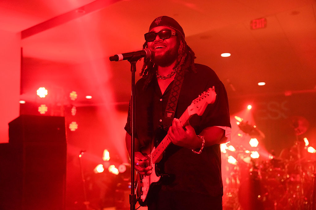 Leon Thomas Praises Sell Out At Mutts Don't Heel Dallas Kick-Off