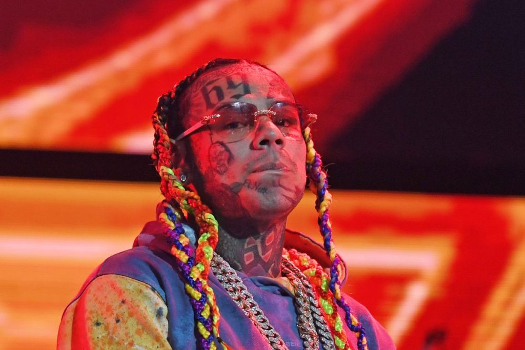 6ix9ine Taunts Armed Intruders With Cash After Home Invasion That Held His Mother Hostage