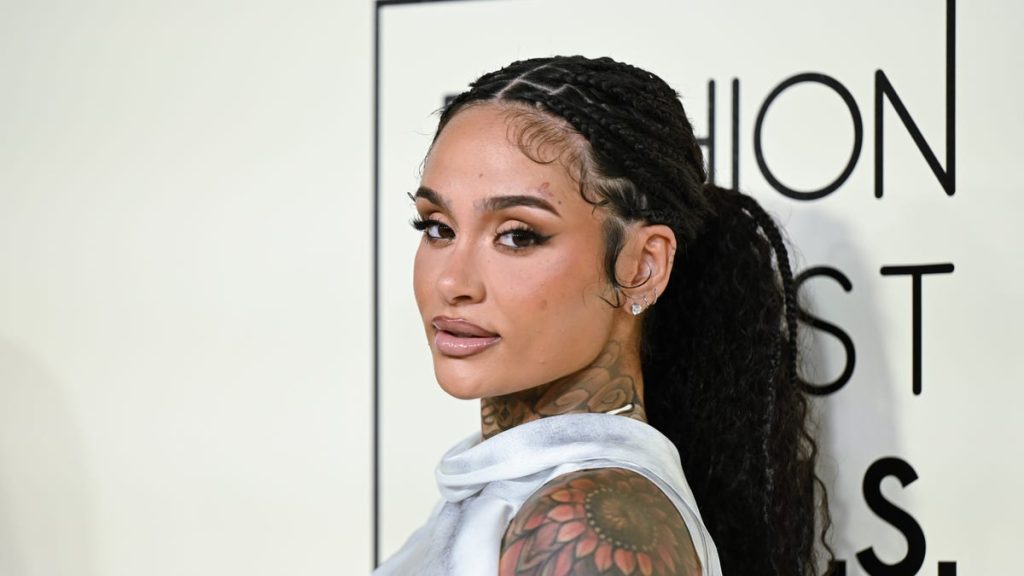 Kehlani Brings “Nini’s Fluff & Fold” To “Jimmy Kimmel Live!” For Breathtaking “Folded” Performance