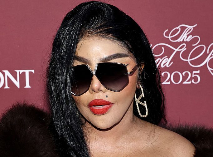 Lil Kim Goes Off On Trolls Claiming Her Pics Are Photoshopped