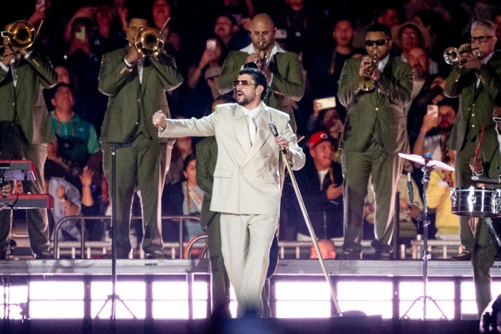 Bad Bunny And J Balvin Reunite Onstage In Mexico City Tour Finale